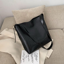 Load image into Gallery viewer, New Alligator Leather Big Bucket Bag Women Shoulder Crossbody Bags 2020 Fashion Lady's Messenger Bags Casual Totes Female Purses