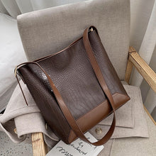 Load image into Gallery viewer, New Alligator Leather Big Bucket Bag Women Shoulder Crossbody Bags 2020 Fashion Lady&#39;s Messenger Bags Casual Totes Female Purses
